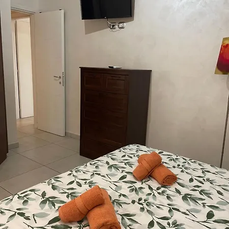 With Parking Near The Airport And 菲乌米奇诺
