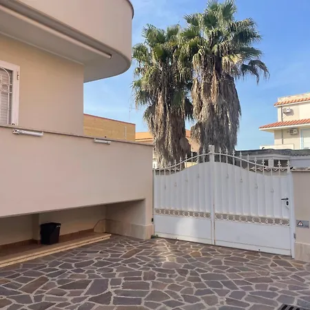 With Parking Near The Airport And * Φιουμιτσίνο