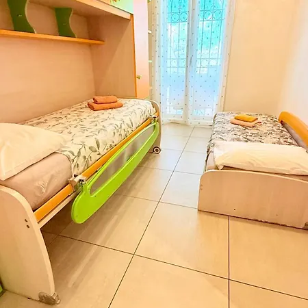With Parking Near The Airport And Apartment *