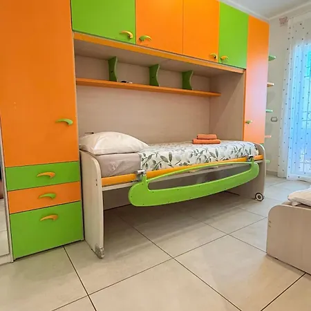 With Parking Near The Airport And Apartment Fiumicino