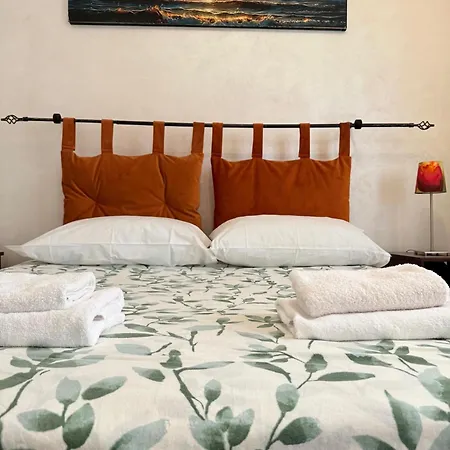 With Parking Near The Airport And Apartment *
